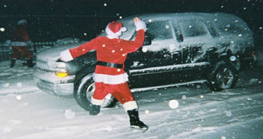 Массовая драка пьяных Санта-Клаусов в Нью-Йорке -ВИДЕО