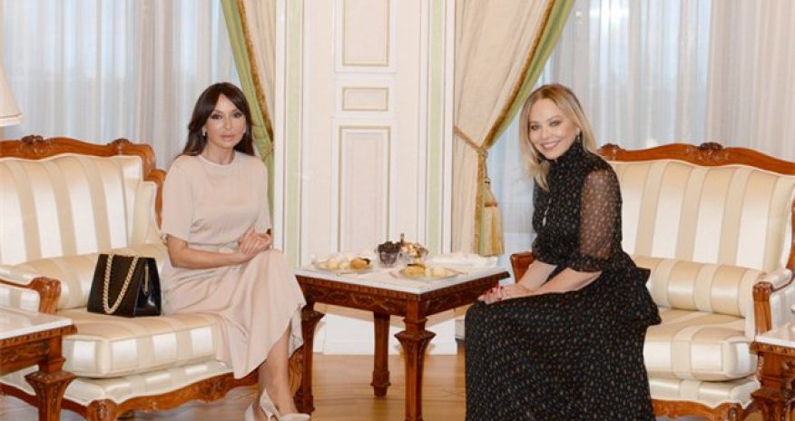 Mehriban Əliyeva dünya şöhrətli aktrisa Ornella Muti ilə görüşüb - FOTOLAR
