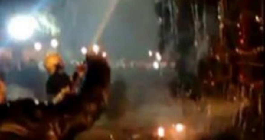 В Азербайджане сгорела праздничная елкаВИДЕО