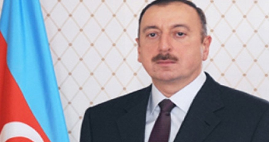 İlham Əliyevin imzalı fotosu hərraca çıxarıldı - FOTO