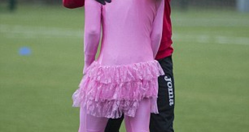 Futbolçuya verilən dəhşətli cəza - FOTOLAR