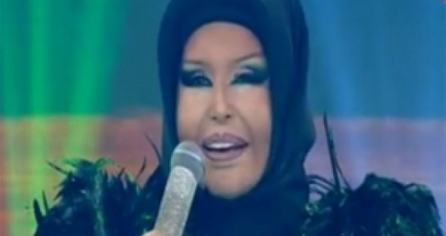 Бюлент Эрсой в хиджабе – ВИДЕО