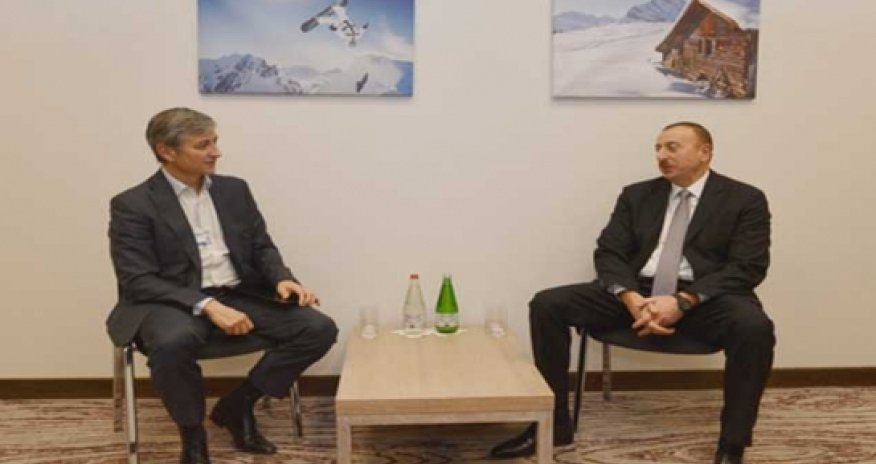 İlham Əliyev “Microsoft International”ın prezidenti ilə görüşdü