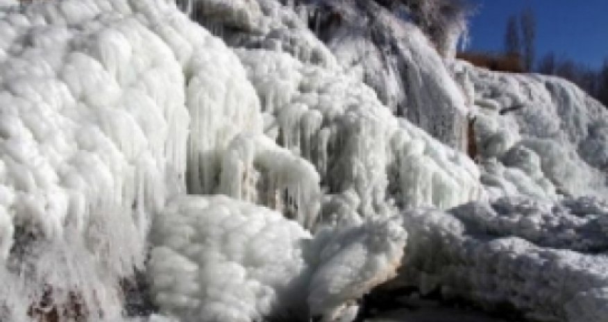 В Илису замерз водопад -ВИДЕО