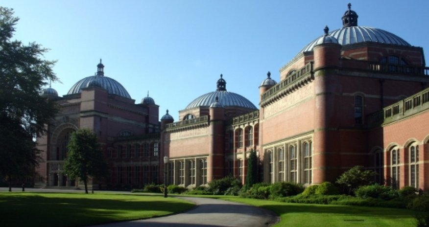 Varisin kitabı dünyanın ən böyük universitet kitabxanasında - FOTO