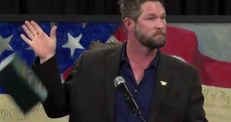 Бывший военнослужащий США оскорбил Коран - ВИДЕО