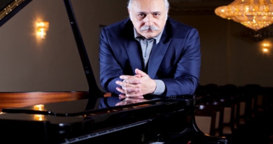 Eldar Mansurov bütün varidatını AMEA-ya bağışladı - FOTO