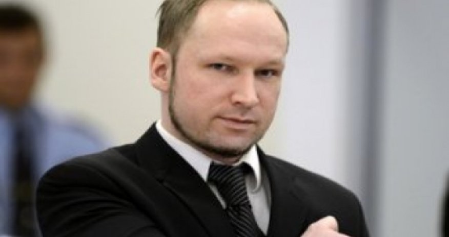 Брейвик жалуется на тюрьму, называя себя гуманным убийцей -ВИДЕО