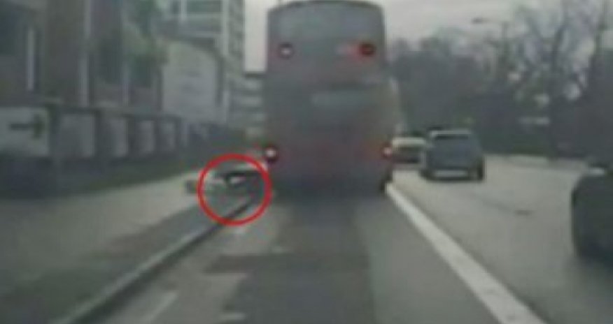 Попутчик выбросил мужчину из окна автобуса – ФОТО+ВИДЕО