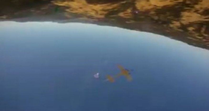 Камера, выпав из самолёта, засняла своё падение -ВИДЕО