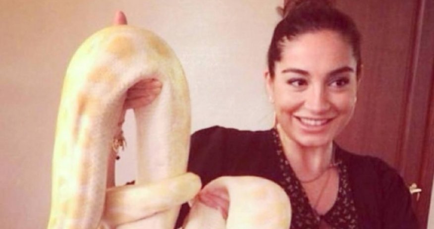 Арзу Алиева со змеей - ФОТО