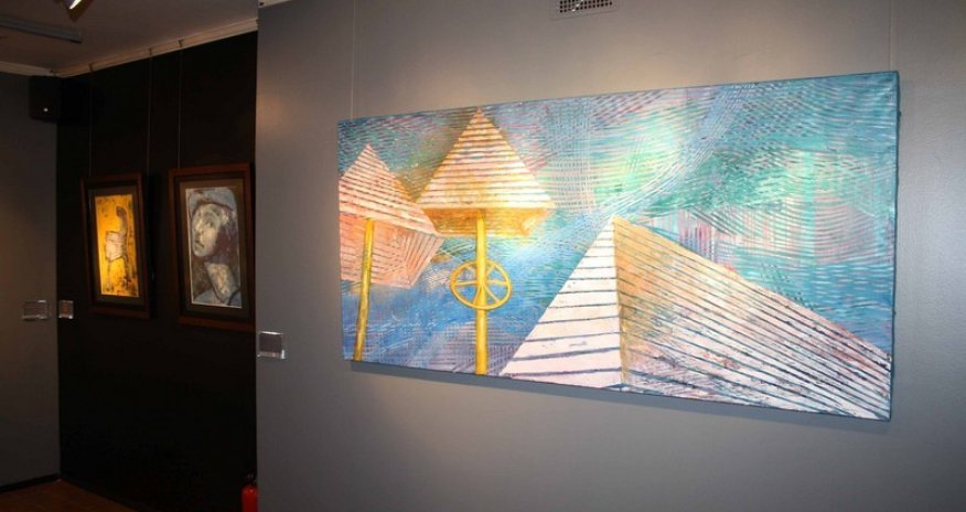 Аида Махмудова на выставке художника-новатора Бутуная Хагвердиева - ФОТО