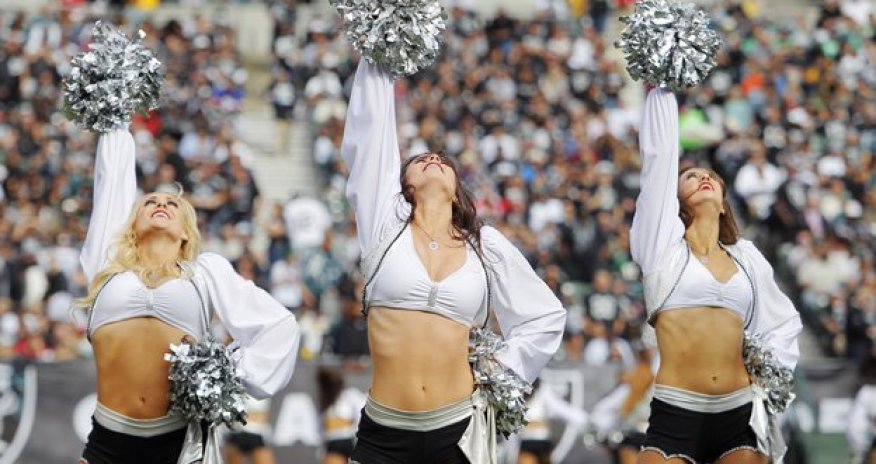 The strange demands of life as a cheerleader - PHOTO