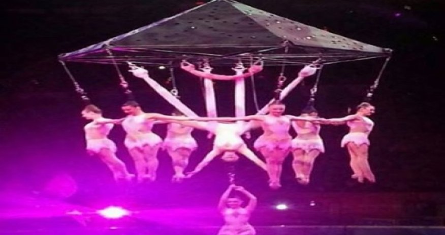 Eight women plunged 35 feet to the ground and crushed a dancer - VIDEO