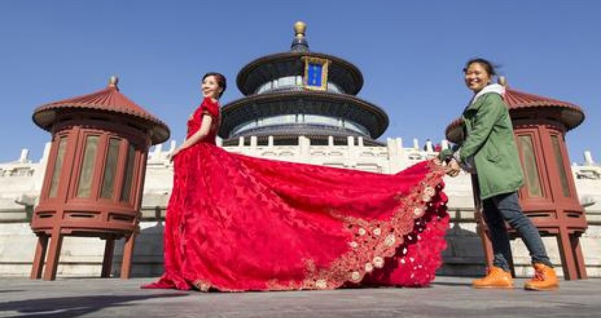 The evolution of the wedding dress - PHOTO