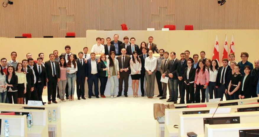 DİP nümayəndəsi beynəlxalq tədbirdə çıxış edib - FOTO