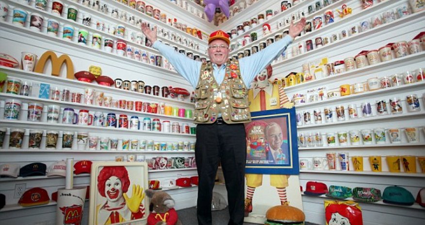 Man owns 75,000 pieces of memorabilia in a collection - PHOTO