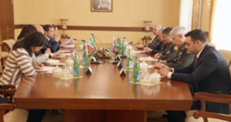 Azeri army chief, Italian senator mull military cooperation