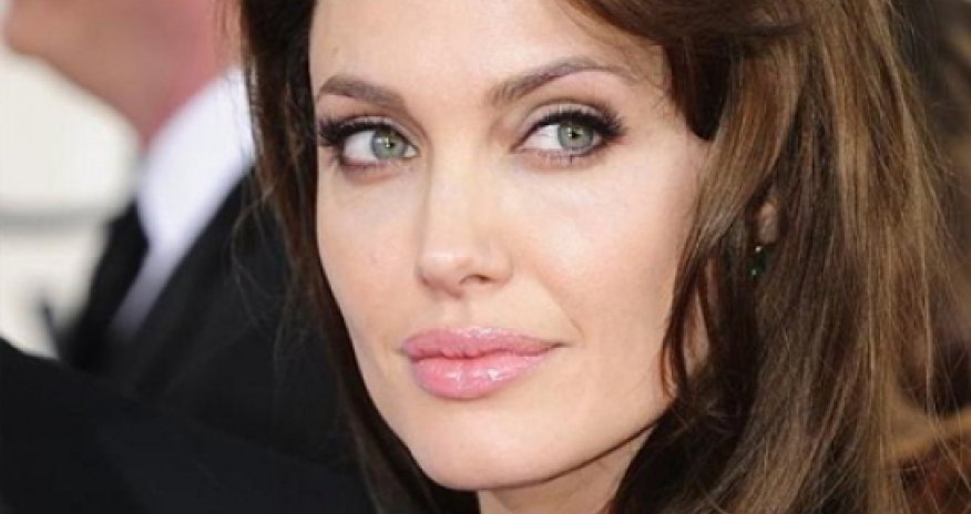 Anjelina Coli siyasətə qoşulur