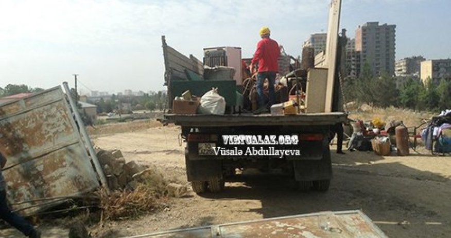 Bakıda polislərlə qarşıdurma, qadın özünü yandırmaq istəyir - FOTOLAR+VİDEO+YENİLƏNİB