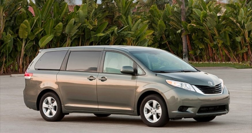 Toyota recalls 370,000 minivans