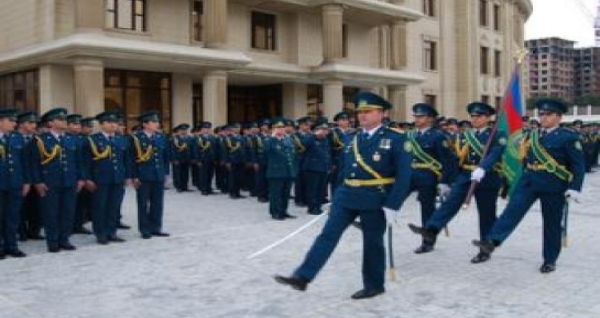 В Баку начался военный марш