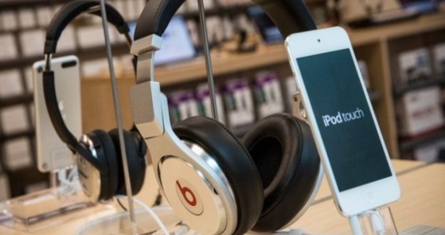 Apple agrees to buy headphone maker Beats for $3bn