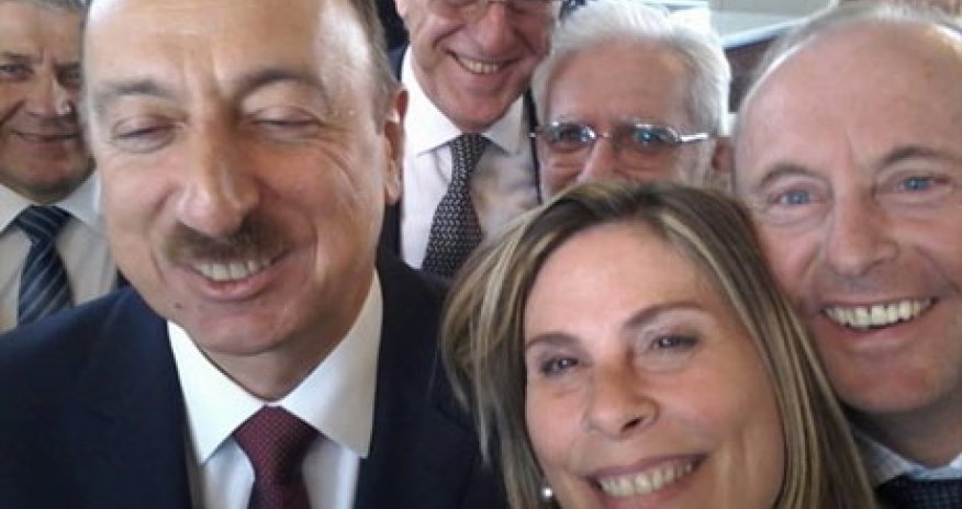 “SELFİE”baz siyasətçilər - FOTOLAR