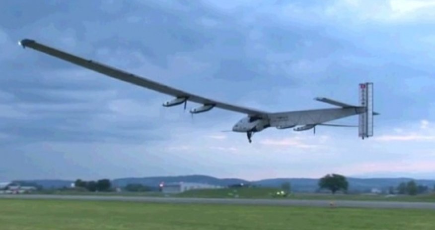 Solar plane makes inaugural flight