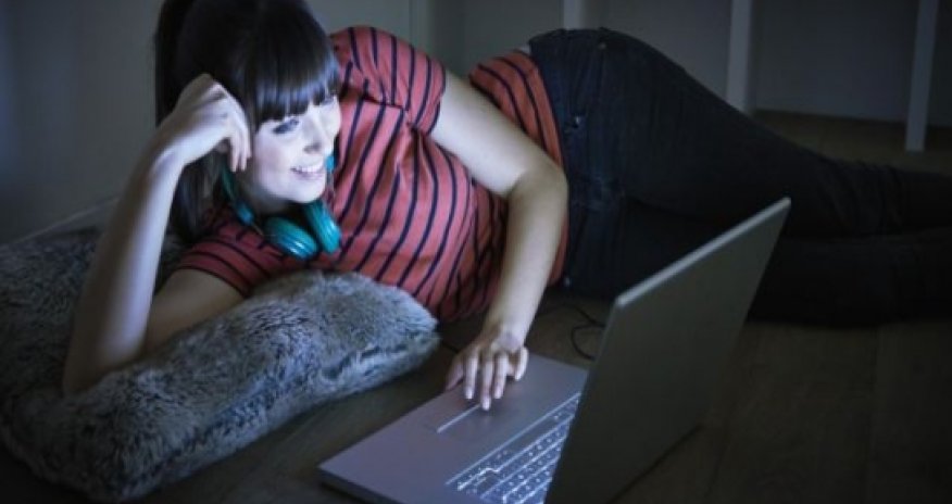 Blue light emitted by devices 'increases hunger'