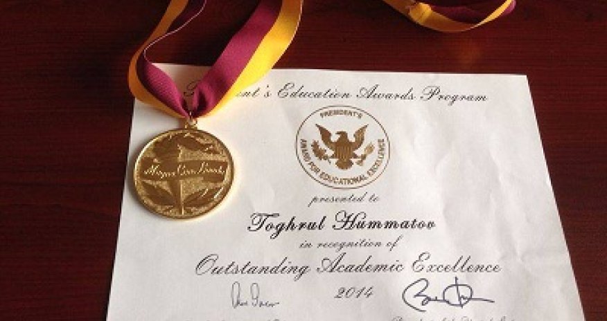 Obama azərbaycanlı tələbəni mükafatlandırdı - FOTO