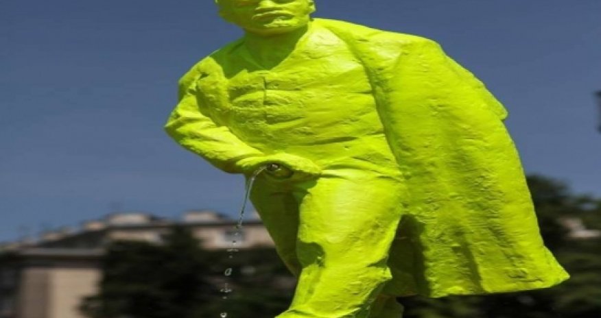 Polish town has erected a neon statue of a urinating Lenin