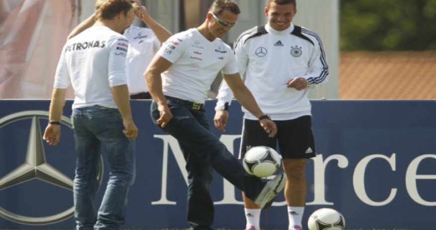 Germany star dedicates victory to Schumacher