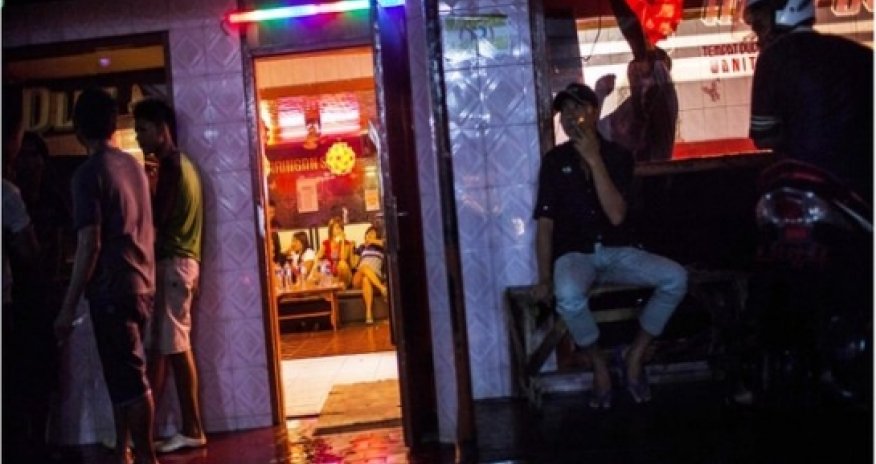 Battle over Indonesian red-light district