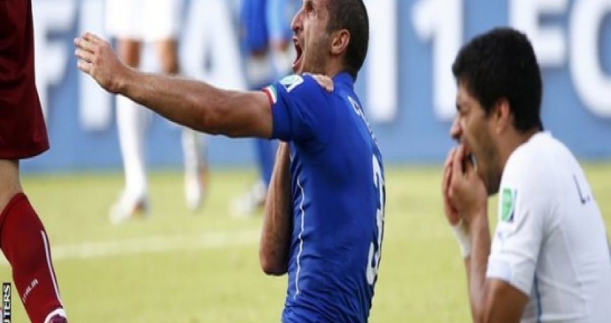 Fifa probes Luis Suarez 'biting' incident - VIDEO
