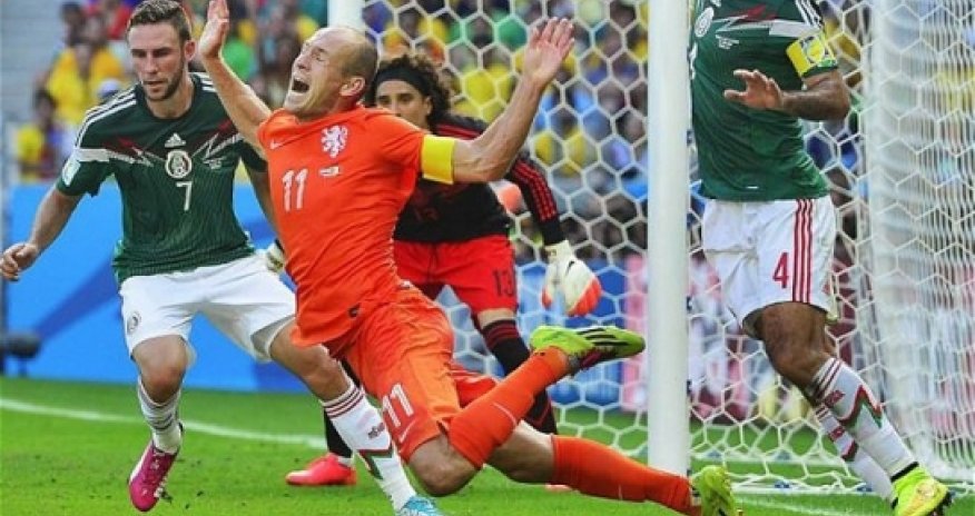 Arjen Robben joins list of top 9 football divers of all time - VIDEO