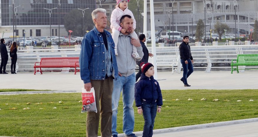 Bakının yeni bəzəyi: Şeytan çarxı - FOTOLAR