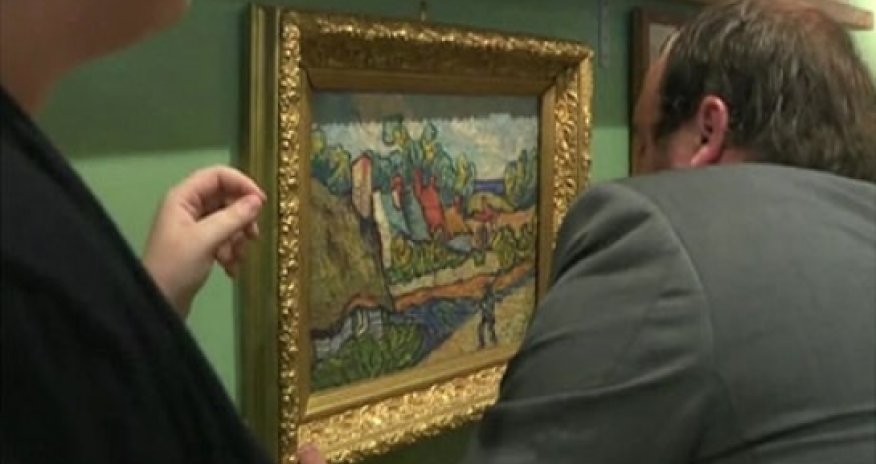 Van Gogh painting in Reading cafe - VIDEO
