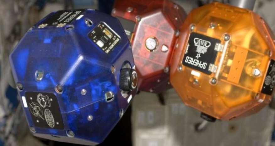 Nasa equips space robots with smartphones