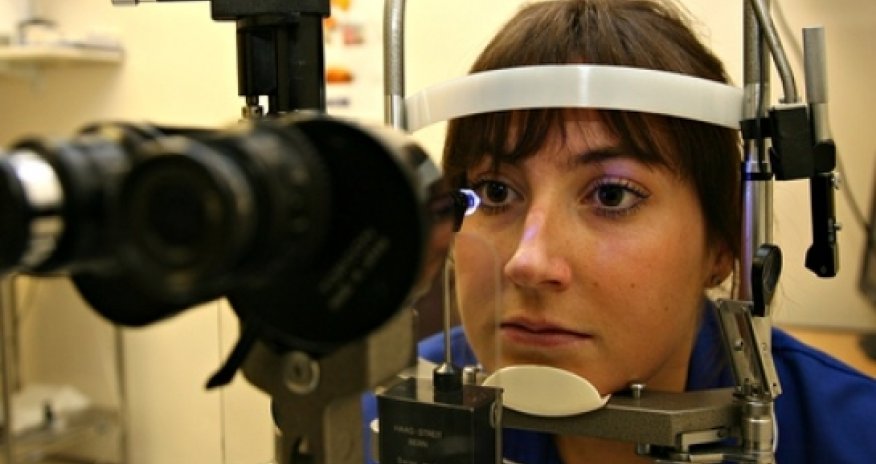 Eye tests could detect early Alzheimer's