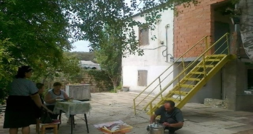 Life in Baku dachas
