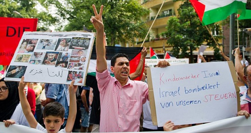 Outbreaks of anti-Semitism on the rise across Europe - PHOTO+VIDEO