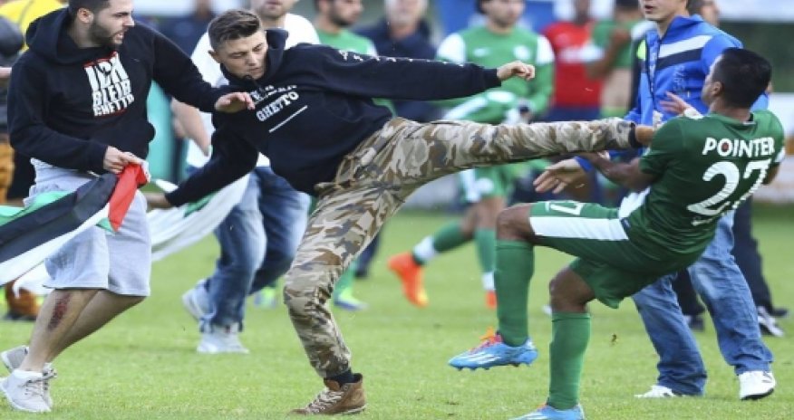 Footballers attacked during 'friendly' match - VIDEO