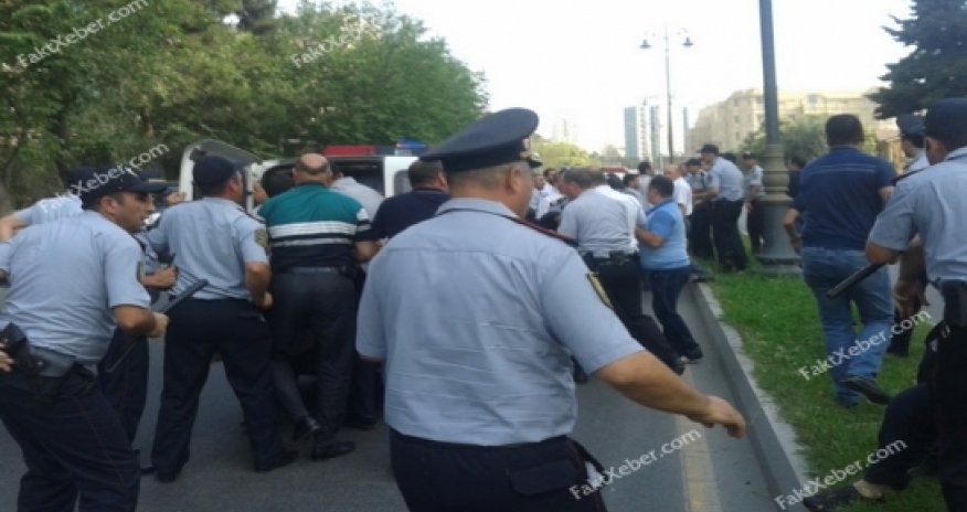Police disperse anti-Israel protesters in Baku