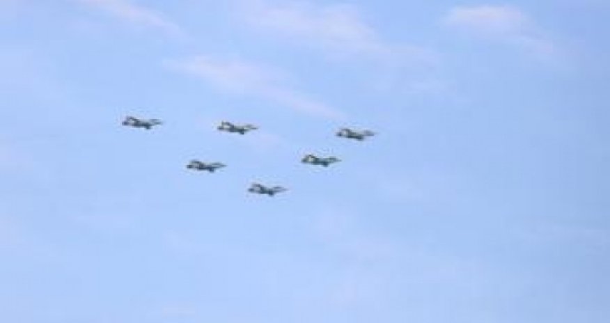 Azerbaijan’s fighter jets flying along frontline
