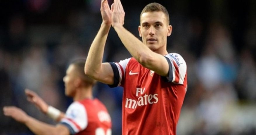 Wenger confirms United bid for Vermaelen