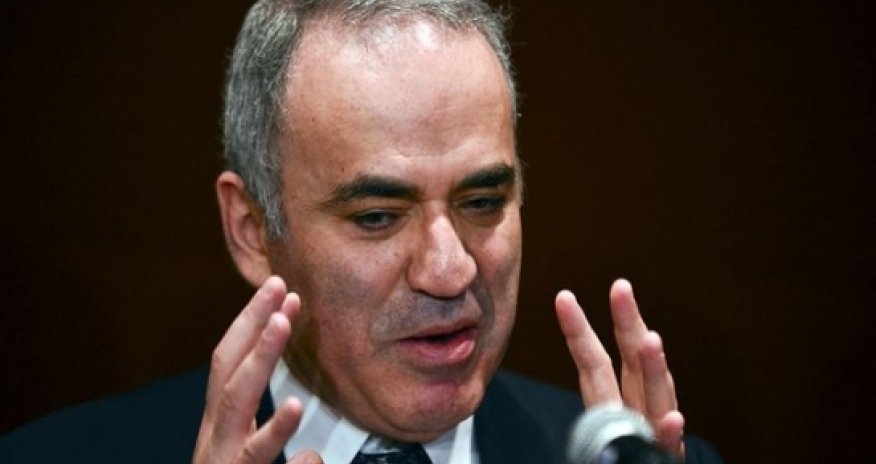 Garry Kasparov bids to be chess kingpin