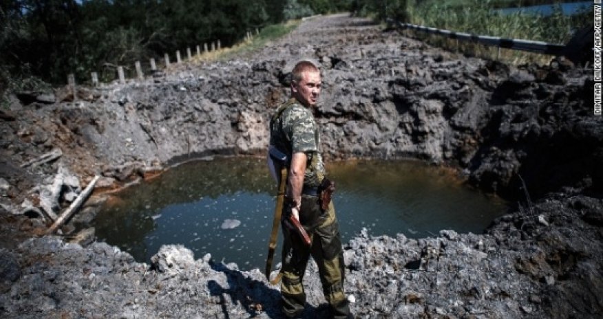 Ukraine fighting: Rebel official resigns; shells fall on Donetsk