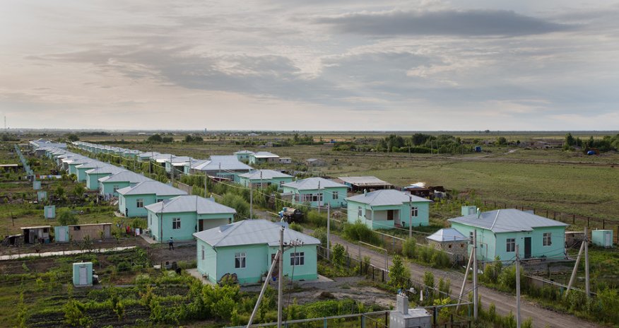 Searching for Home: Ed Kashi’s Photos of IDPs in Azerbaijan - Wall Street Journal