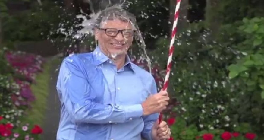 Bill Gates more than accepted Mark Zuckerberg's ice bucket challenge - VIDEO
